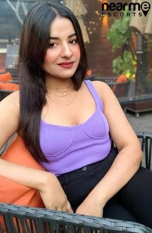 Travel Girl Escort in Car