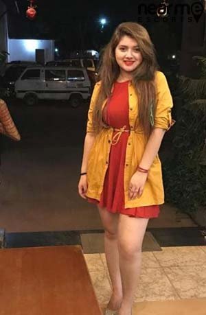 Sexy Girl in Stading Mode with Big Boobs