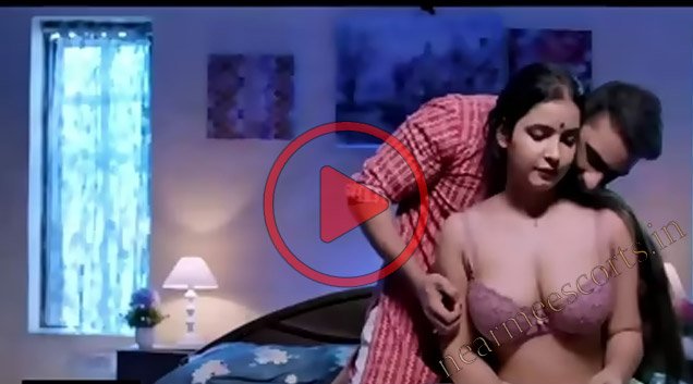 Big Boobs Expose in Jungle